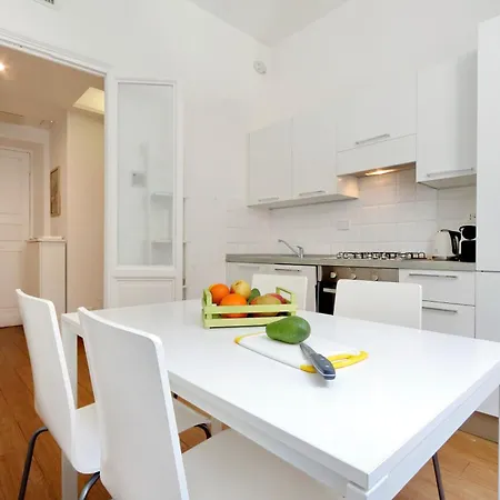 Spanish Steps Apartman *