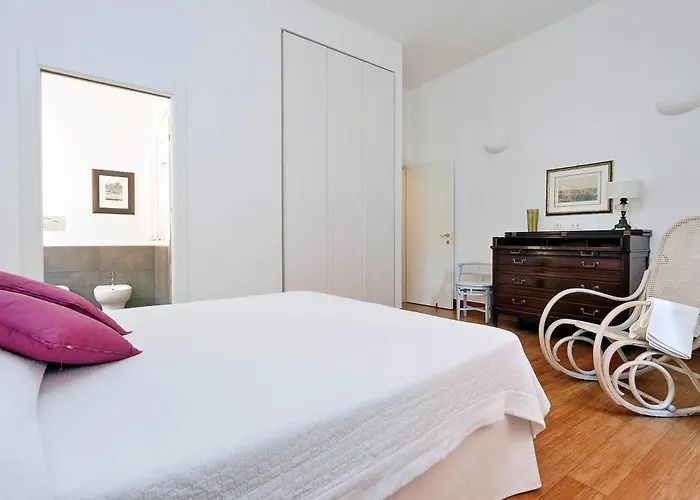 Spanish Steps Home アパート